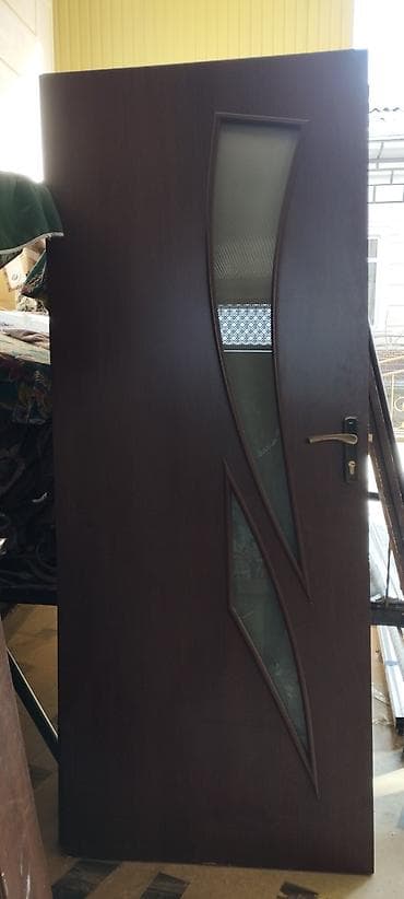 Межкомнатные двери, темный венге, со вставками из матового стекла at lalafo.kg Межкомнатные двери, темный венге, со вставками из матового стекла