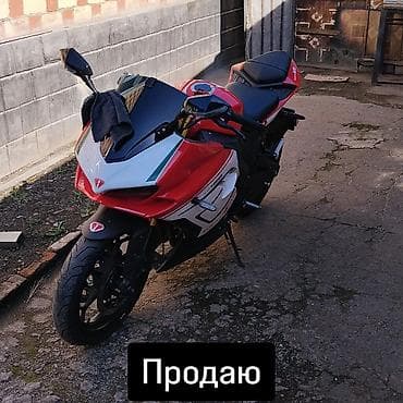 Спортивный мотоцикл в яркой красно-бело-зелёной расцветке. Основные at lalafo.kg Спортивный мотоцикл в яркой красно-бело-зелёной расцветке. Основные