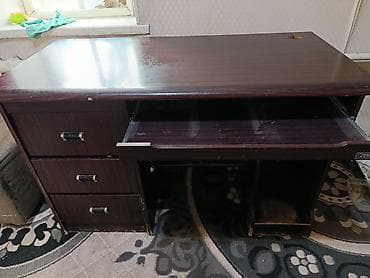 Бычуучу столдор: Компьютердик үстөлү, Текчелери бар lalafo.kg да — 1 Бычуучу столдор: Компьютердик үстөлү, Текчелери бар — 1