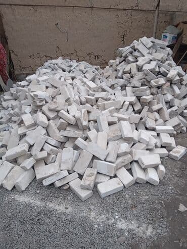 Продаю цилкатный кирпич буу целый даставка договорная at lalafo.kg Продаю цилкатный кирпич буу целый даставка договорная