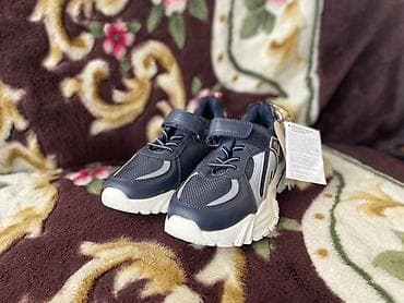 🔥🔥Детские кроссовки темно‑синего цвета с белой объемной подошвой at lalafo.kg 🔥🔥Детские кроссовки темно‑синего цвета с белой объемной подошвой