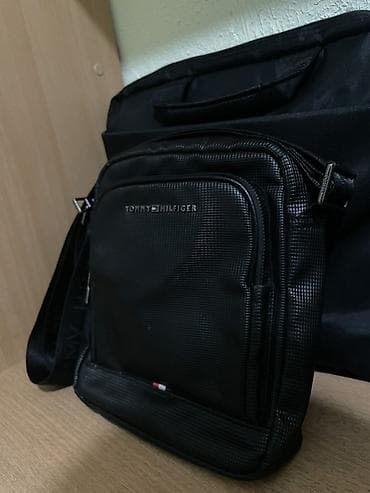 Барсетка, Tommy Hilfiger, Материал: Экокожа, Застежка на молнии, Множество карманов, Оригинал, Новый at lalafo.kg Барсетка, Tommy Hilfiger, Материал: Экокожа, Застежка на молнии, Множество карманов, Оригинал, Новый