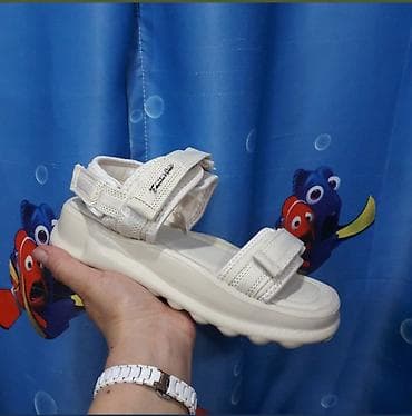 Подростковая качественная обувь для,девочек удобная для повседневной at lalafo.kg Подростковая качественная обувь для,девочек удобная для повседневной