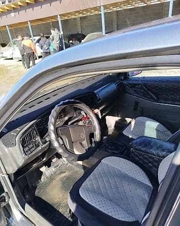 Volkswagen Passat: 1989 г., 1.8 л, Механика, Бензин, Лифтбек at lalafo.kg — 4 Volkswagen Passat: 1989 г., 1.8 л, Механика, Бензин, Лифтбек — 4