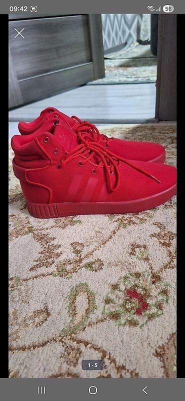 Кроссовки Adidas Originals, высокие, ярко‑красные (монохром) at lalafo.kg Кроссовки Adidas Originals, высокие, ярко‑красные (монохром)