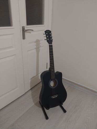 Срочно продаётся акустическая гитара 38 размер в идеальном новом at lalafo.kg Срочно продаётся акустическая гитара 38 размер в идеальном новом