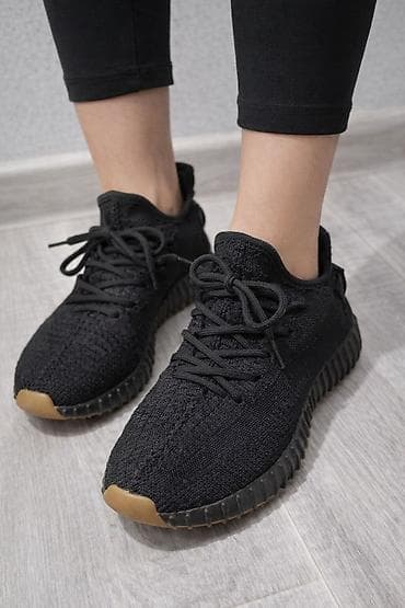 Изики на узкую ногу спортивная обувь универсальные практичный цвет at lalafo.kg Изики на узкую ногу спортивная обувь универсальные практичный цвет