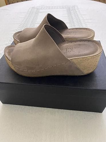 Турецкие женские мюли/сабо на танкетке - Бренд: Inci (логотип на at lalafo.kg Турецкие женские мюли/сабо на танкетке - Бренд: Inci (логотип на