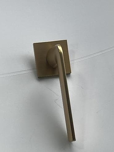 Эшиктин туткасылар: Эшиктин туткасы, Ички эшиктер үчүн, Металлдан, Орнотуусуз lalafo.kg да — 1 Эшиктин туткасылар: Эшиктин туткасы, Ички эшиктер үчүн, Металлдан, Орнотуусуз — 1