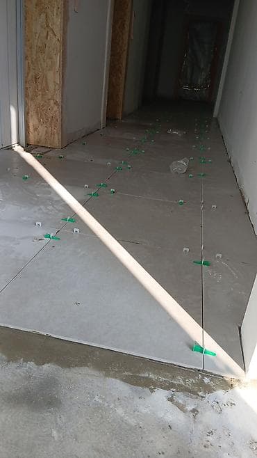 Плиточные работы: укладка напольной керамогранитной плитки - Ровная at lalafo.kg Плиточные работы: укладка напольной керамогранитной плитки - Ровная