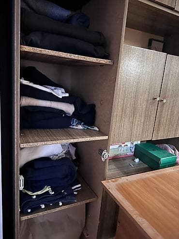 Стенка-гарнитур с рабочей зоной и множеством шкафов - Материал: ЛДСП at lalafo.kg Стенка-гарнитур с рабочей зоной и множеством шкафов - Материал: ЛДСП