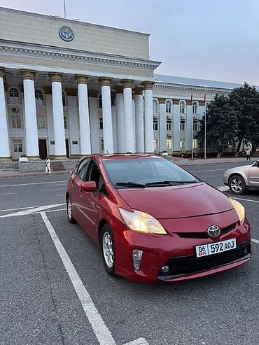 Toyota Prius: 2015 г., 1.8 л, Вариатор, Гибрид, Хэтчбэк at lalafo.kg Toyota Prius: 2015 г., 1.8 л, Вариатор, Гибрид, Хэтчбэк