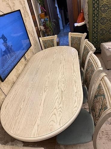 Срочная цена : 39 тыс сом⏬ 6 стульев с мягкими сиденьями и высокими at lalafo.kg Срочная цена : 39 тыс сом⏬ 6 стульев с мягкими сиденьями и высокими