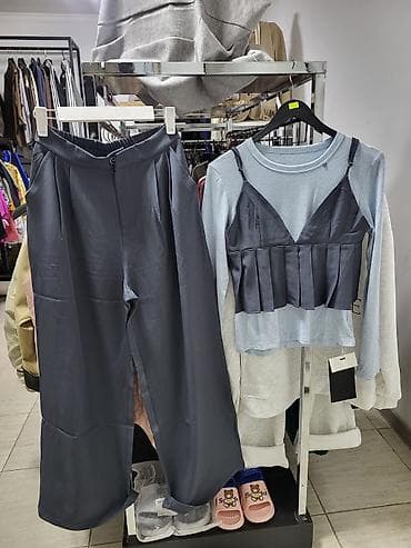 Женские комплекты одежды 1) Брючный комплект с топом - Прямые широкие at lalafo.kg Женские комплекты одежды 1) Брючный комплект с топом - Прямые широкие