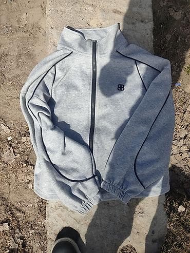 Серая спортивная кофта на молнии - Цвет: светло‑серый меланж - at lalafo.kg Серая спортивная кофта на молнии - Цвет: светло‑серый меланж -