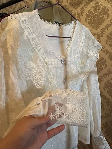 Блузка, Вечерняя, Гипюр, В цветочек, С воланами at lalafo.kg Блузка, Вечерняя, Гипюр, В цветочек, С воланами