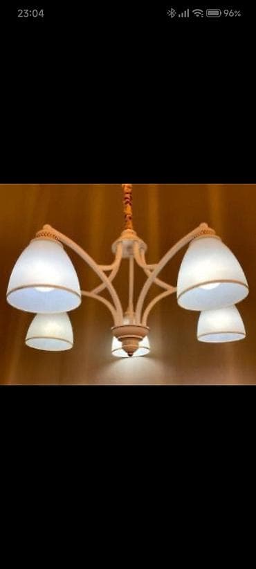 Потолочная люстра с 5 плафонами - Классический дизайн с изящными at lalafo.kg Потолочная люстра с 5 плафонами - Классический дизайн с изящными