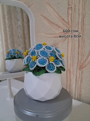 Декоративный цветок из бисера в горшочке!!! - Ручная работа: - высота at lalafo.kg Декоративный цветок из бисера в горшочке!!! - Ручная работа: - высота