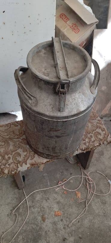 Фляги металлические 40 литров Состояние хорошее, нет дырок и протечек at lalafo.kg Фляги металлические 40 литров Состояние хорошее, нет дырок и протечек