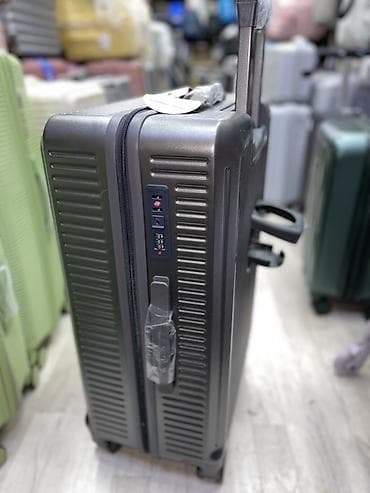 Чемодан, Материал: Пластик, Большой (более 70 л) at lalafo.kg Чемодан, Материал: Пластик, Большой (более 70 л)