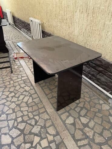 Компактный прямоугольный стол. - Материал столешницы: ЛДСП/МДФ с at lalafo.kg Компактный прямоугольный стол. - Материал столешницы: ЛДСП/МДФ с