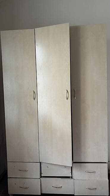 Шифоньер, шкаф для одежды, Прямой, ЛДСП at lalafo.kg Шифоньер, шкаф для одежды, Прямой, ЛДСП