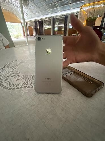 IPhone 7, Б/у, 128 ГБ, Серебристый, Чехол, 60 % at lalafo.kg IPhone 7, Б/у, 128 ГБ, Серебристый, Чехол, 60 %