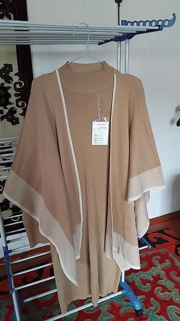 Платье-миди и накидка + сапоги в подарок размер стандарт at lalafo.kg Платье-миди и накидка + сапоги в подарок размер стандарт