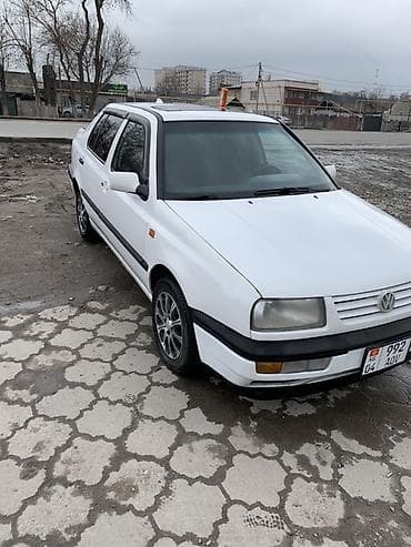 Volkswagen Vento: 1992 г., 1.8 л, Механика, Бензин, Седан at lalafo.kg Volkswagen Vento: 1992 г., 1.8 л, Механика, Бензин, Седан