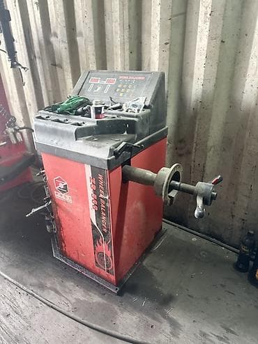 Комплект оборудования для шиномонтажа: 1) Балансировочный станок at lalafo.kg Комплект оборудования для шиномонтажа: 1) Балансировочный станок