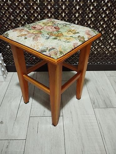 Табуретка, Колдонулган, Жыгач, Бүктөө эмес lalafo.kg да — 1 Табуретка, Колдонулган, Жыгач, Бүктөө эмес — 1