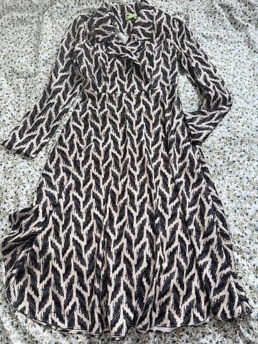 Платье миди с длинным рукавом и расклёшенной юбкой. - Принт at lalafo.kg Платье миди с длинным рукавом и расклёшенной юбкой. - Принт