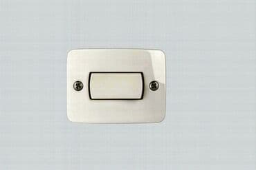 Бакелитовый переключатель - Кнопочный переключатель - Настенный или at lalafo.kg Бакелитовый переключатель - Кнопочный переключатель - Настенный или