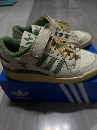 Мужские кроссовки, 39, Adidas, Б/у, цвет - Бежевый, Платная доставка at lalafo.kg Мужские кроссовки, 39, Adidas, Б/у, цвет - Бежевый, Платная доставка