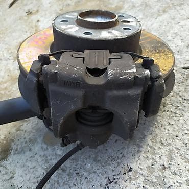 Суппорт BMW 3-SERIES E90 N46B20B 2008 (б/у) at lalafo.kg Суппорт BMW 3-SERIES E90 N46B20B 2008 (б/у)