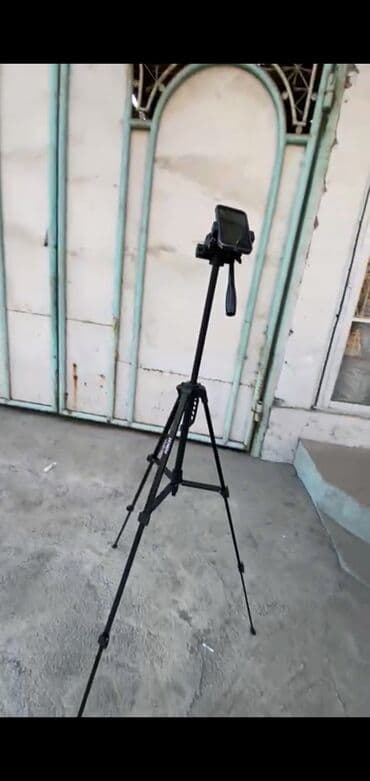 Легкий штатив для смартфона/камеры - Трехсекционная конструкция с at lalafo.kg Легкий штатив для смартфона/камеры - Трехсекционная конструкция с