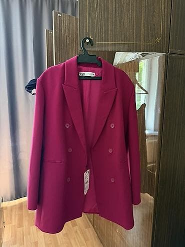 Женский двубортный пиджак ZARA - Цвет: насыщенный фуксия/ярко‑розовый at lalafo.kg Женский двубортный пиджак ZARA - Цвет: насыщенный фуксия/ярко‑розовый