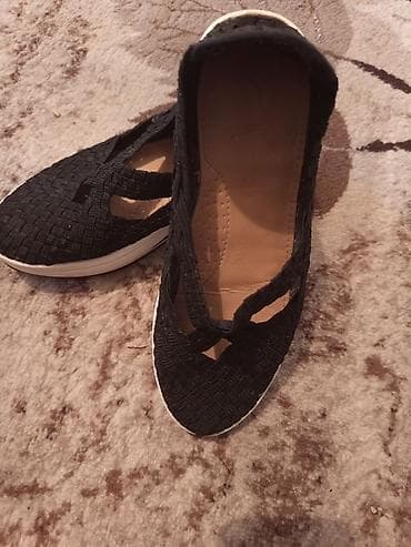 Оксфорддор: Девочки продаю свою обувь по причине что они мне малы и одна больше lalafo.kg да — 10 Оксфорддор: Девочки продаю свою обувь по причине что они мне малы и одна больше — 10