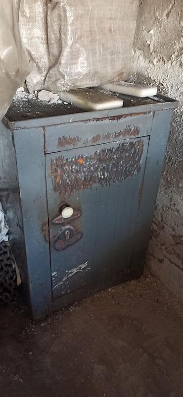 Курал сактоочу сейфтер: Сейф металлический. Состояние отличное. ключ есть. Песка нет lalafo.kg да — 1 Курал сактоочу сейфтер: Сейф металлический. Состояние отличное. ключ есть. Песка нет — 1
