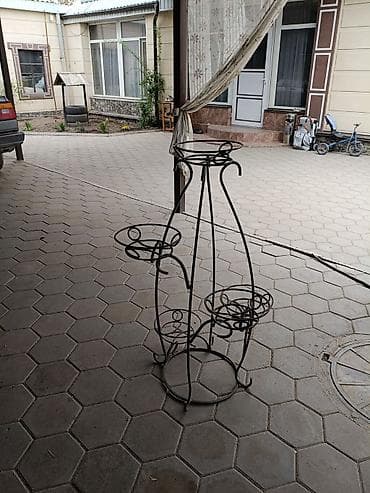 Полка, этажерка для цветов, Железо at lalafo.kg Полка, этажерка для цветов, Железо