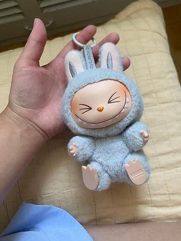 Игрушка-брелок «The Monsters» — милый персонаж в сером пушистом at lalafo.kg Игрушка-брелок «The Monsters» — милый персонаж в сером пушистом