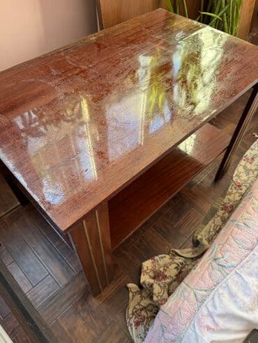 Журнальный столик. Б/у лакированный, советский. Состояние хорошее at lalafo.kg Журнальный столик. Б/у лакированный, советский. Состояние хорошее