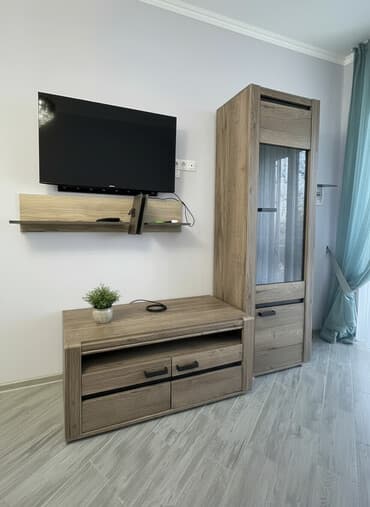 Тумба и подставка для телевизора, Б/у, Напольная, МДФ, Самовывоз, Платная доставка, цвет - Коричневый at lalafo.kg Тумба и подставка для телевизора, Б/у, Напольная, МДФ, Самовывоз, Платная доставка, цвет - Коричневый