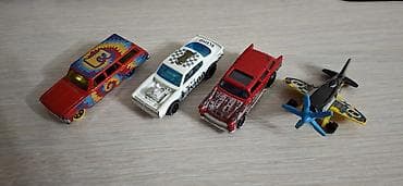 Набор из 4 моделей Hot Wheels + самолет Состав: - Красный универсал с at lalafo.kg Набор из 4 моделей Hot Wheels + самолет Состав: - Красный универсал с