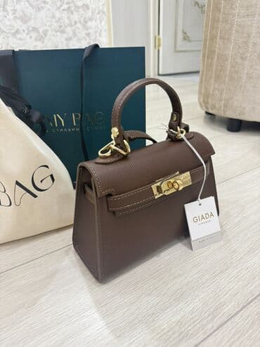 Классическая сумка, Италия, Материал: Натуральная кожа, Жёсткая конструкция, Женские at lalafo.kg Классическая сумка, Италия, Материал: Натуральная кожа, Жёсткая конструкция, Женские