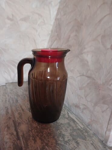 Графин стекло, цвет:коричневый.б/у,состояние хорошее,пользовались at lalafo.kg Графин стекло, цвет:коричневый.б/у,состояние хорошее,пользовались