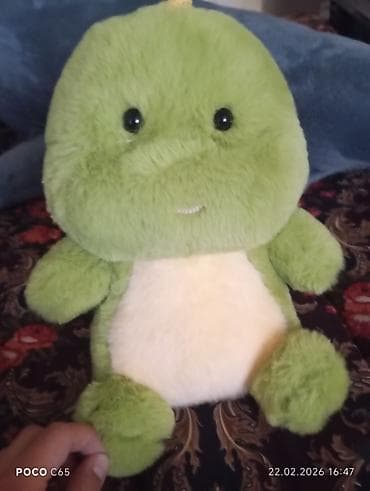 Мягкая игрушка «Зелёный динозаврик» - Плюшевый персонаж с круглой at lalafo.kg Мягкая игрушка «Зелёный динозаврик» - Плюшевый персонаж с круглой