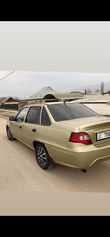 Daewoo Nexia (седан), золотистый цвет кузова. - Кузов: 4-дверный at lalafo.kg Daewoo Nexia (седан), золотистый цвет кузова. - Кузов: 4-дверный