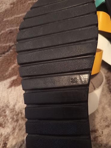 Оксфорддор: Девочки продаю свою обувь по причине что они мне малы и одна больше lalafo.kg да — 4 Оксфорддор: Девочки продаю свою обувь по причине что они мне малы и одна больше — 4