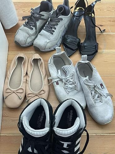 Набор женской обуви разного типа и стиля: - Кроссовки серые из at lalafo.kg Набор женской обуви разного типа и стиля: - Кроссовки серые из